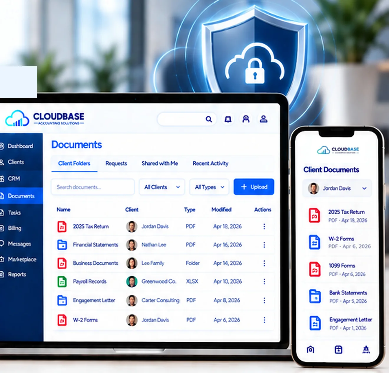 Pantalla de Documentos de Cloudbase con carpetas y archivos de clientes en una laptop y un teléfono